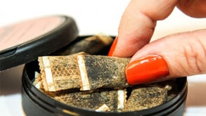 Svenska forskare undersöker om snus kan skydda mot covid-19